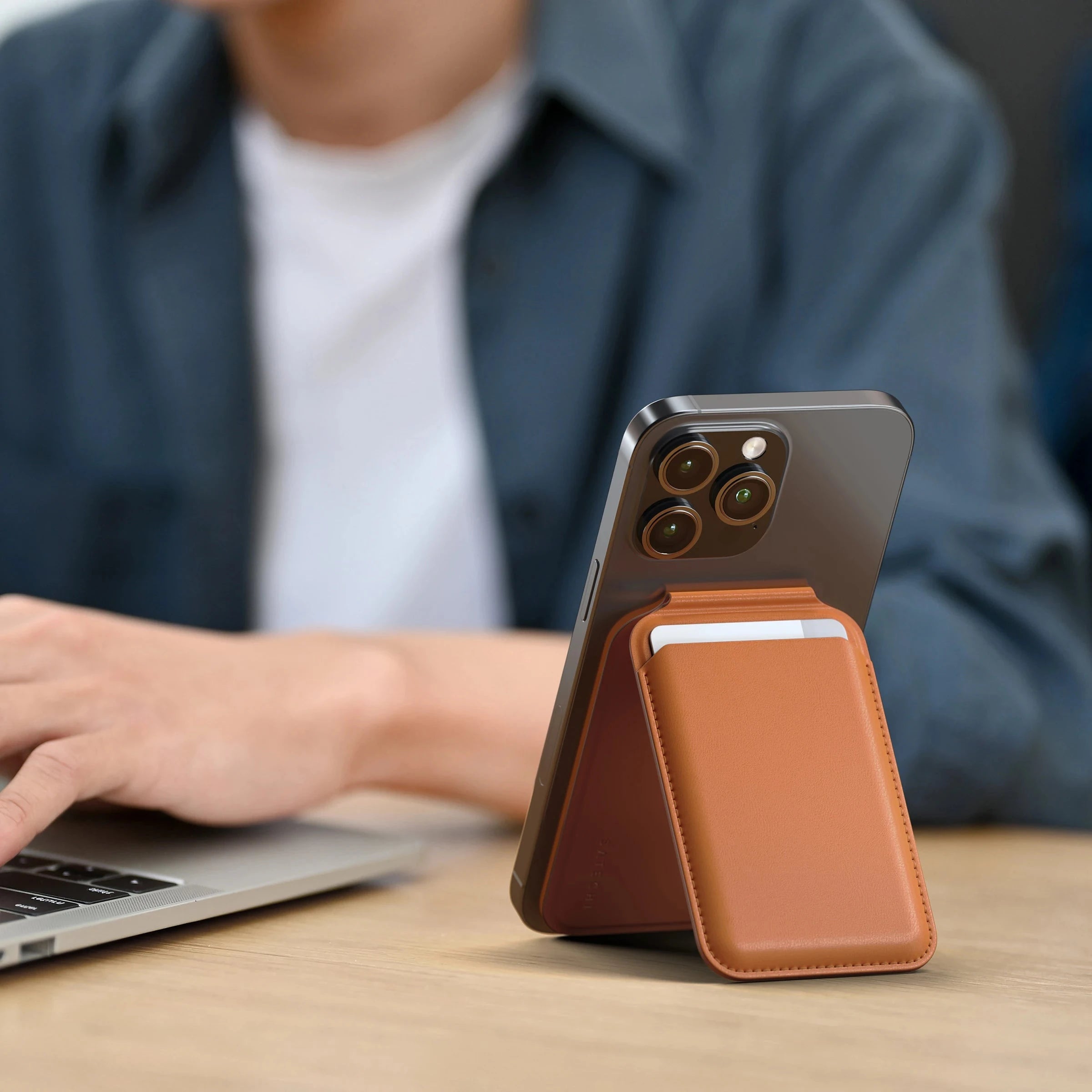 Vegan-Leather Magnetic Wallet Stand - Image 28